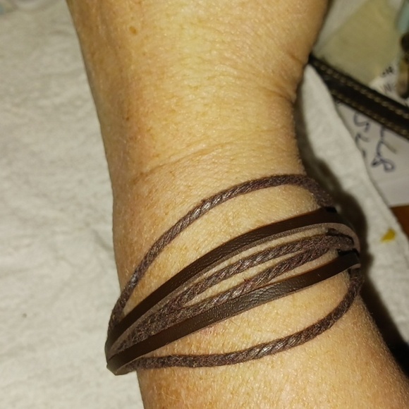 Handmade Leather Unisex Bracelet - Picture 2 of 4